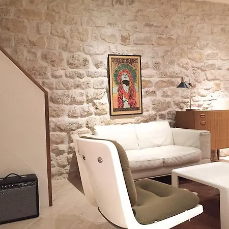 Duplex Sur 2 Etages - Le Marais - Centre Apartment