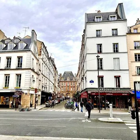 Duplex Sur 2 Etages - Le Marais - Centre Apartment